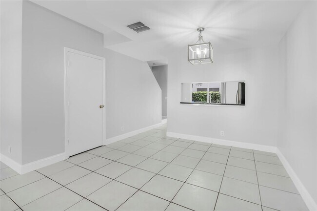 Building Photo - 9968 NW 57th Manor