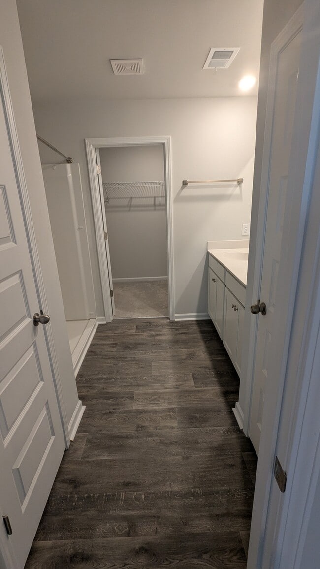 Building Photo - 128 Bottlebrush Dr