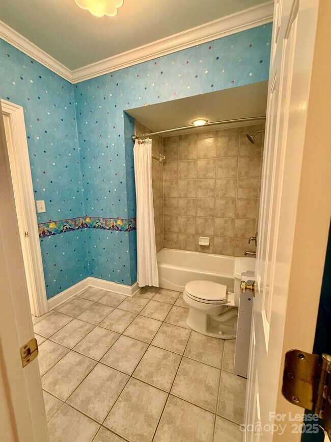 Building Photo - 1806 Asbury Hall Ct