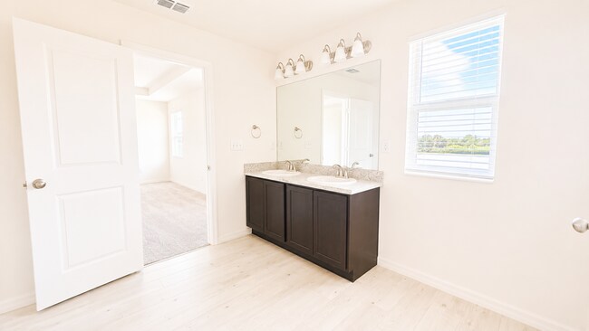 Building Photo - Spacious 2 Story Home - 4BR/ 2.5BA/ 2 Car Garage in Parrish
