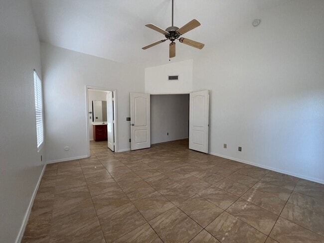 Building Photo - EXCELLENT Location!! This house is a three bedroom & two full baths