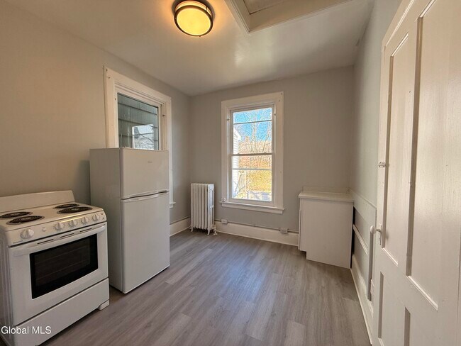 Building Photo - 184 Quail St