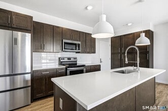 Building Photo - 19 Day St