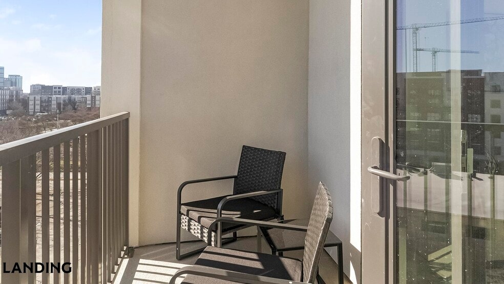 Building Photo - 1007 S Mint St