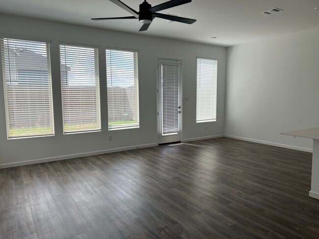 Building Photo - 5406 Holly Hvn Ct