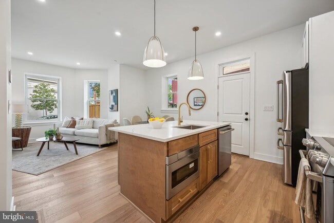 Building Photo - 1614 Kilbourne Pl NW