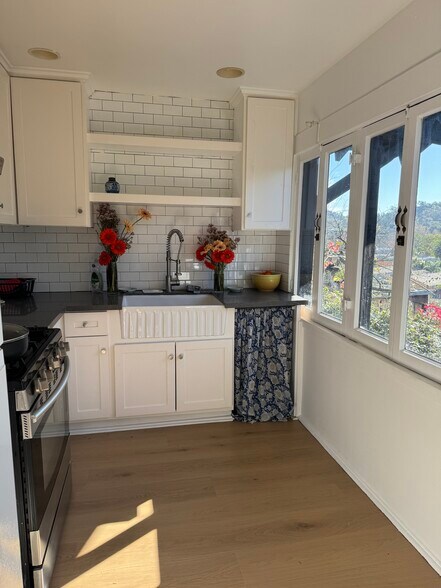 Kitchen - 5924 Hayes Ave