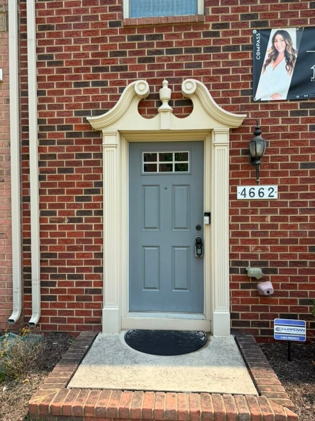 Building Photo - 4662 Hudson St