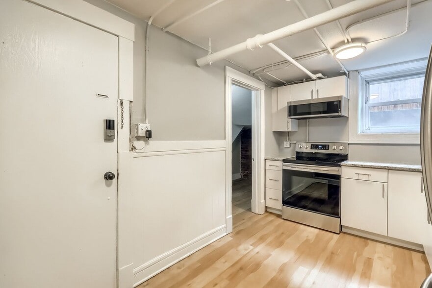 Building Photo - 2607 E 14th Ave