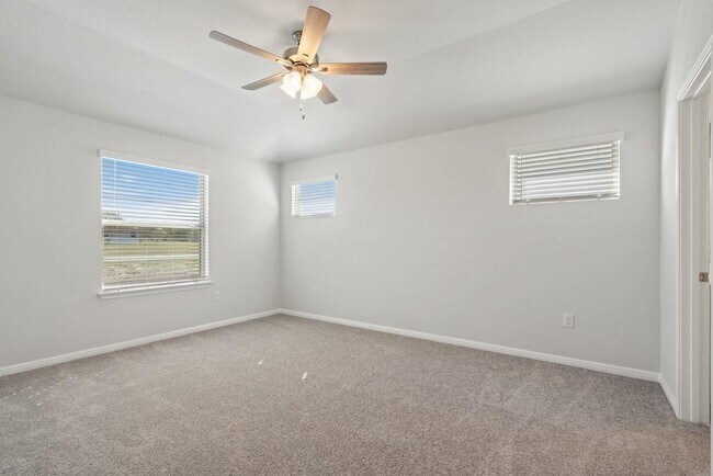 Building Photo - 668 Backstays Lp