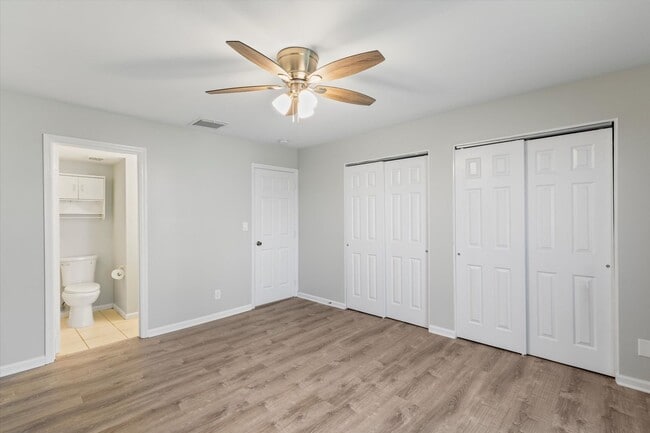 Building Photo - Spacious 3 Bedroom Townhome Available Now!