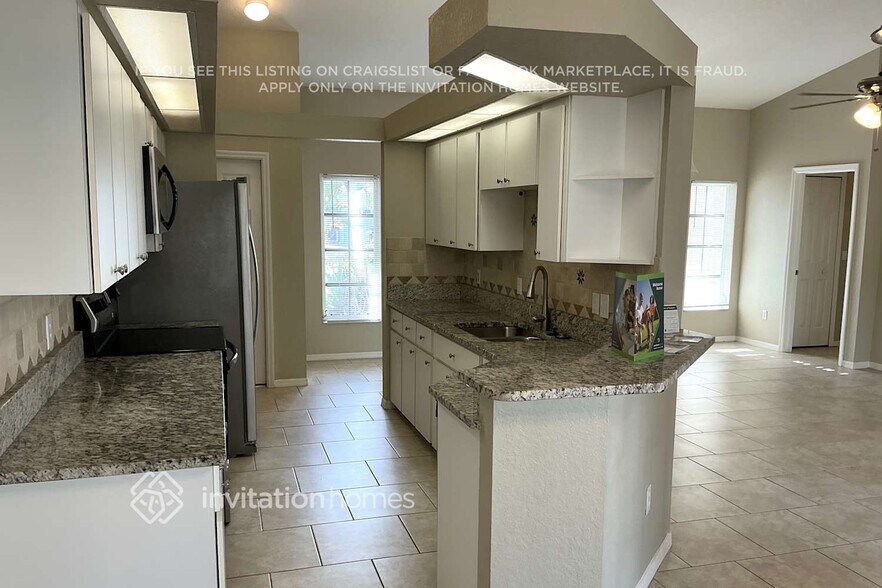 Building Photo - 23156 Hillsdale Ave