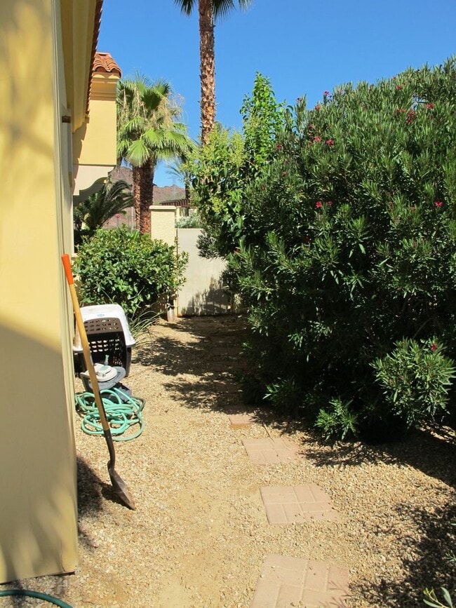 Building Photo - Elegant Fully Furnished Single Story Home