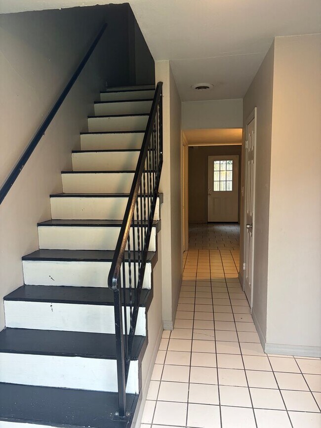 Building Photo - HKM - 1303/1305 (CBC)