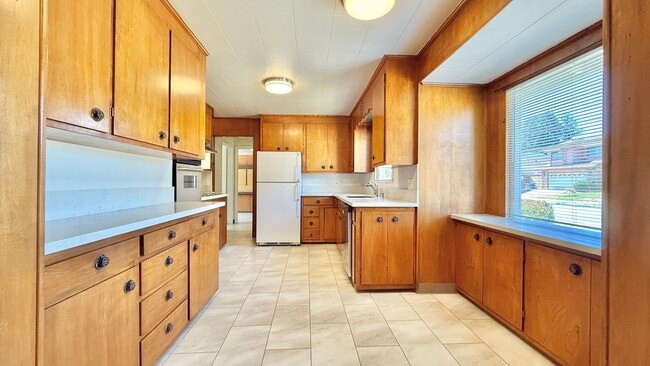 Building Photo - Ranch Style Home with Outdoor Space