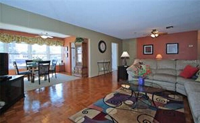 Building Photo - 221 Cedarwood Cir