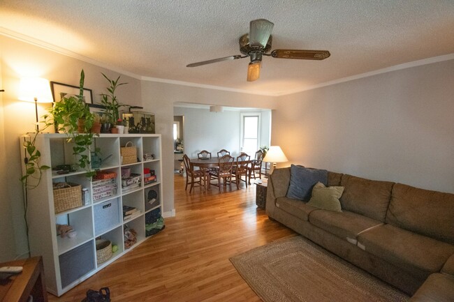 Primary Photo - 1327 6th St NE