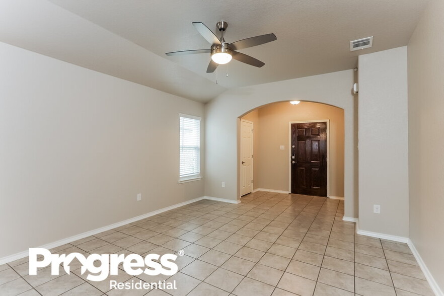 Building Photo - 119 Katy Post