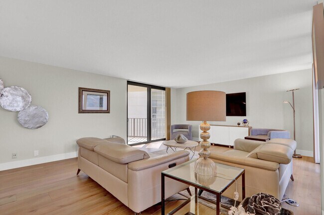 Building Photo - 5420 N Ocean Dr