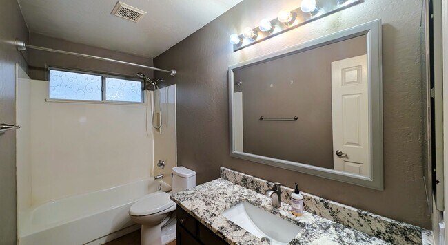 Building Photo - 3 Bedroom Home in the Silverhawk Community Near N Cooper Rd and W Guadalupe Rd!