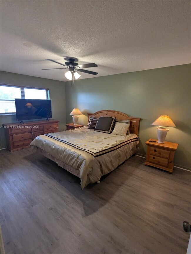 Building Photo - 4047 NW 16th St