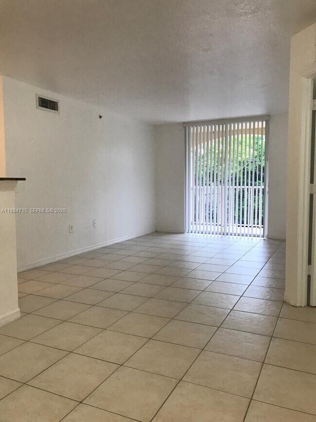 Building Photo - 13800 NE 3rd Ct