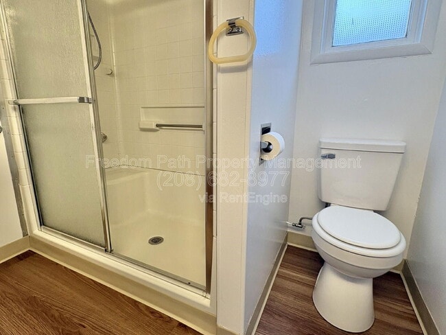 Building Photo - 104 Main St