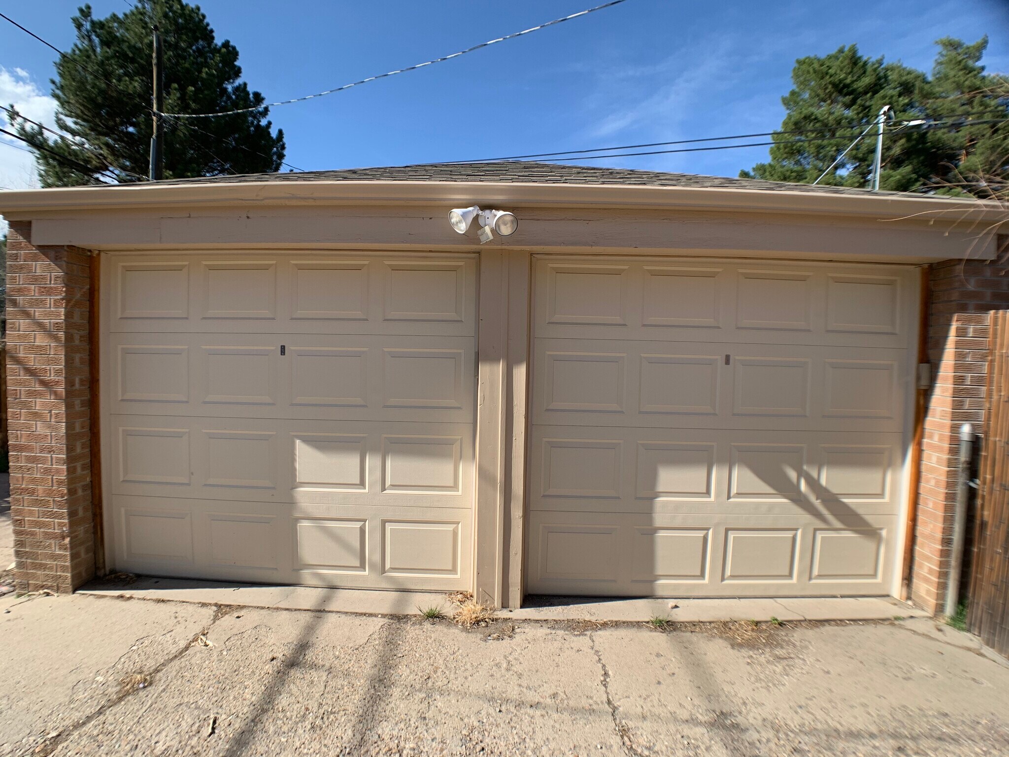 Building Photo - 727 Clermont St