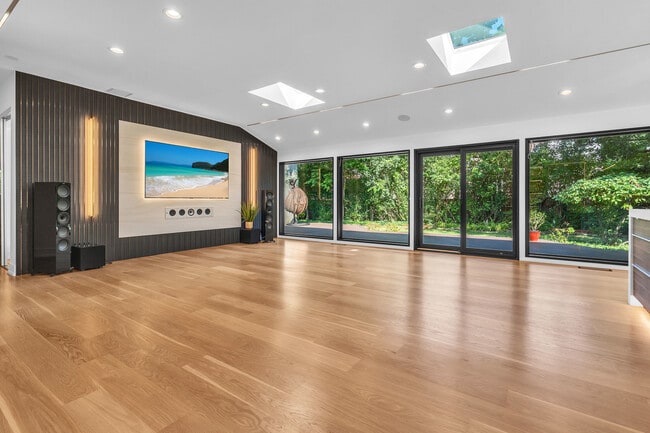 Building Photo - 623 Echo Ln