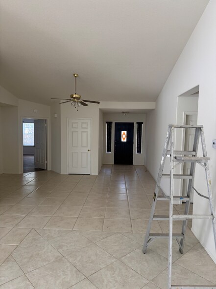 Building Photo - 473 Ali Way