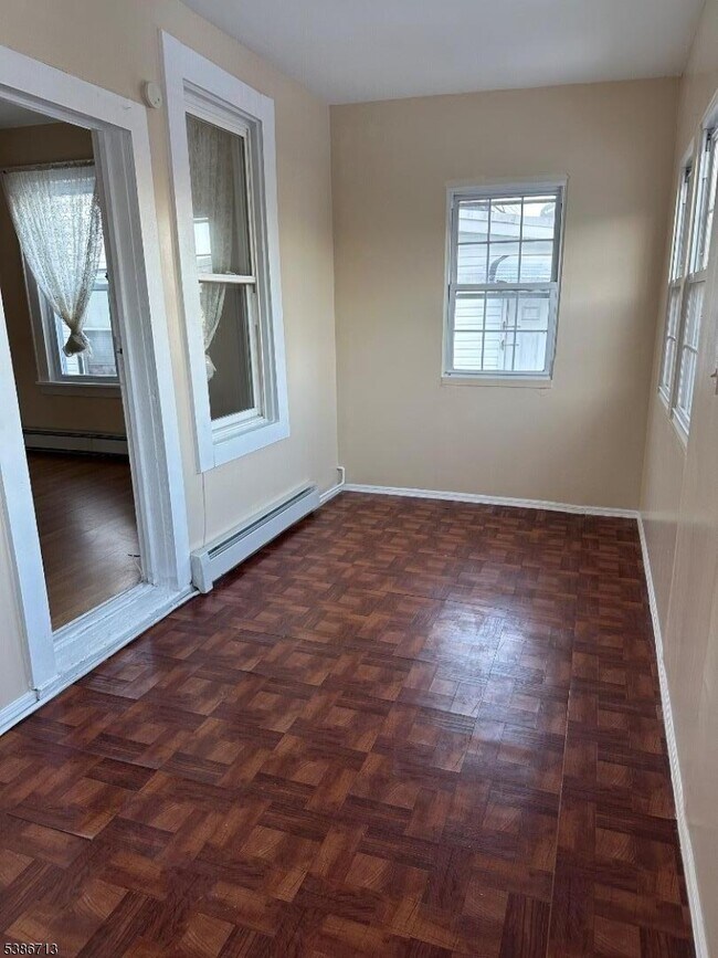 Building Photo - 122 Buffalo Ave