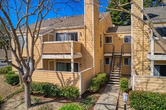 Building Photo - Updated 2 bed/2 bath Condo in Crestview Avaliable NOW!!! - $2,800/mo