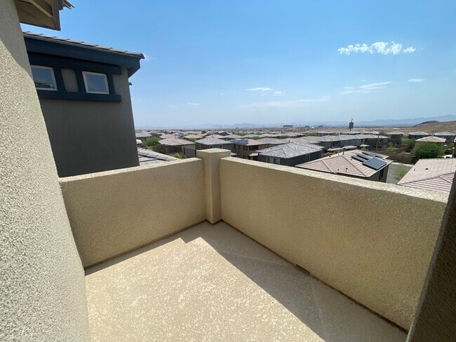 Building Photo - To schedule a viewing, call Wally Fellman ...