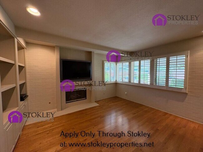 Building Photo - 270 Live Oak Dr