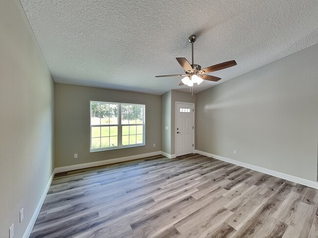 Building Photo - 9399 N Del Rio Way