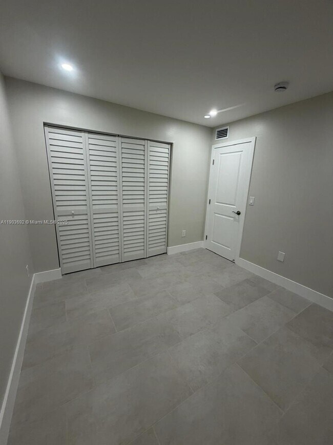 Building Photo - 9716 Hammocks Blvd