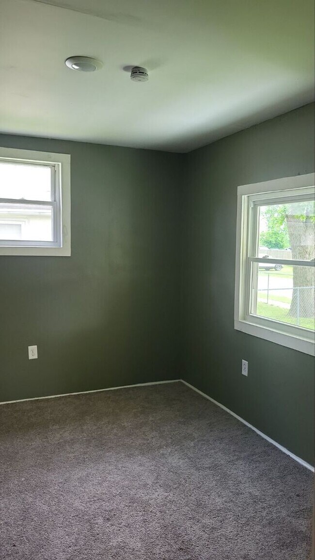 Building Photo - Cozy 2 Bed 1 Bath Home!