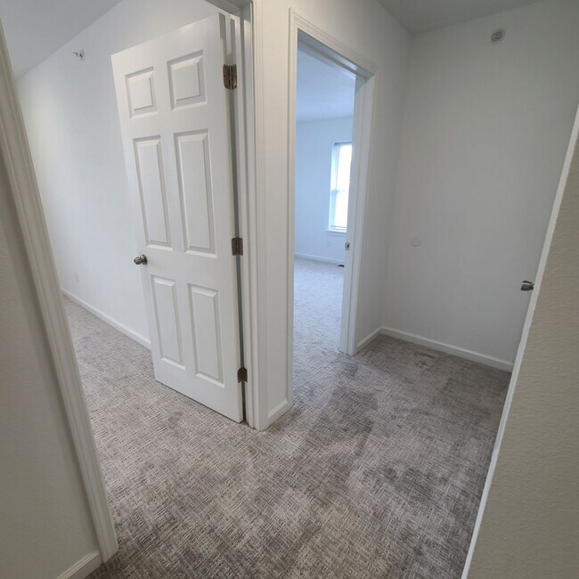Building Photo - Townhomes Now Available in Strafford MO!