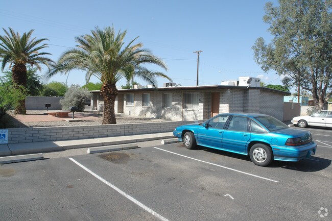 Building Photo - 5739-5751 E Pima St