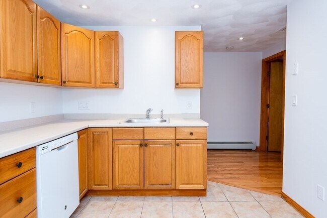 Building Photo - 19 Rosewood Dr