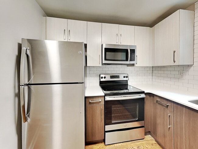Building Photo - 880 N Highland Ave NE