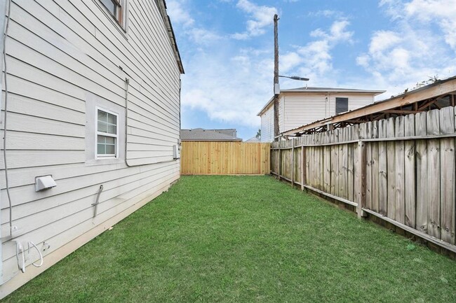Building Photo - 2902 Truxillo St