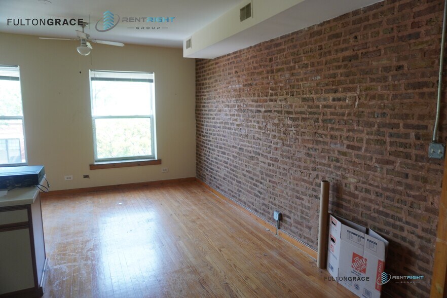 Building Photo - 1253 W Devon Ave