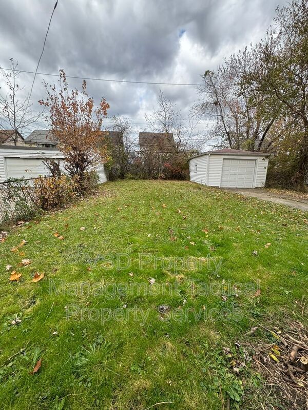 Building Photo - 12713 Rexwood Ave