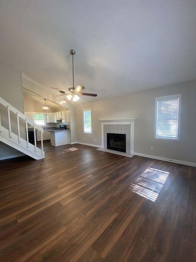 Building Photo - 145 Viking Dr