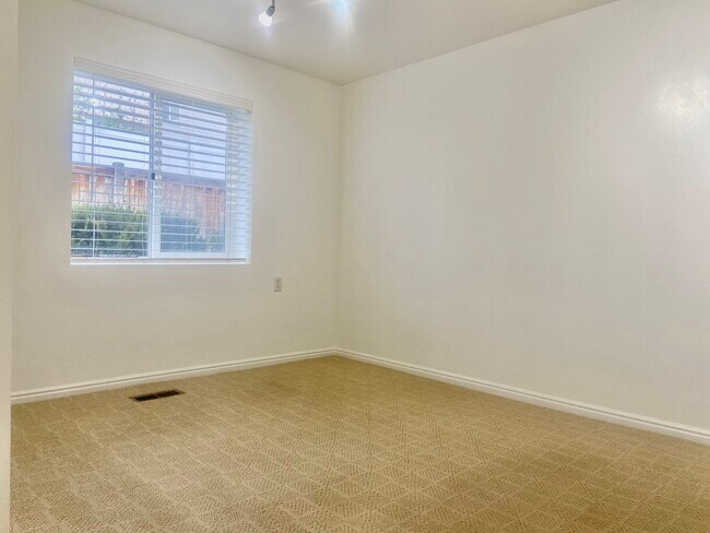 Building Photo - 5341 Trunk Bay Cir