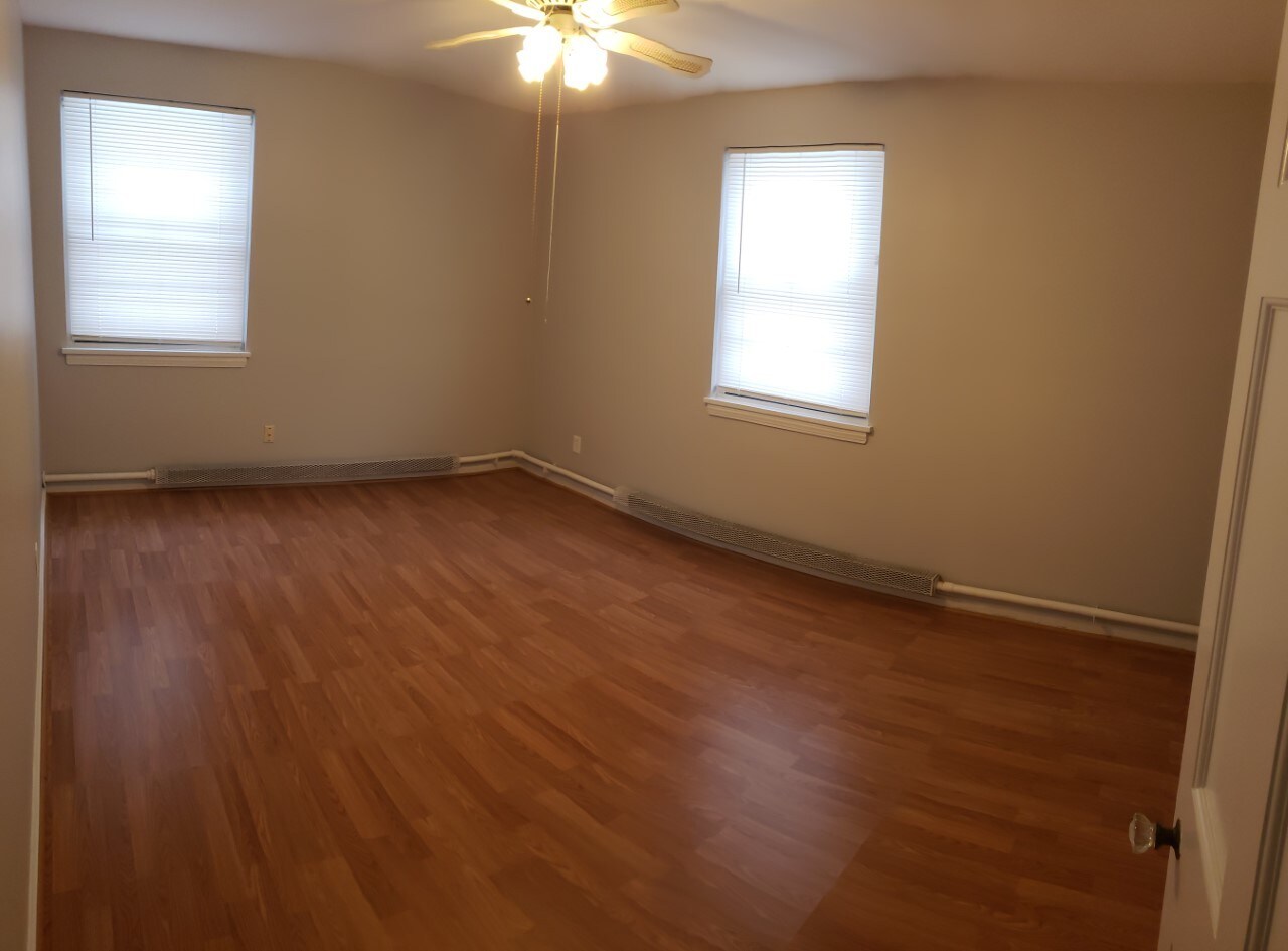 Building Photo - 13765 Cedar Rd