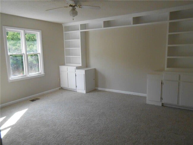 Building Photo - 1135 Country Club Pl