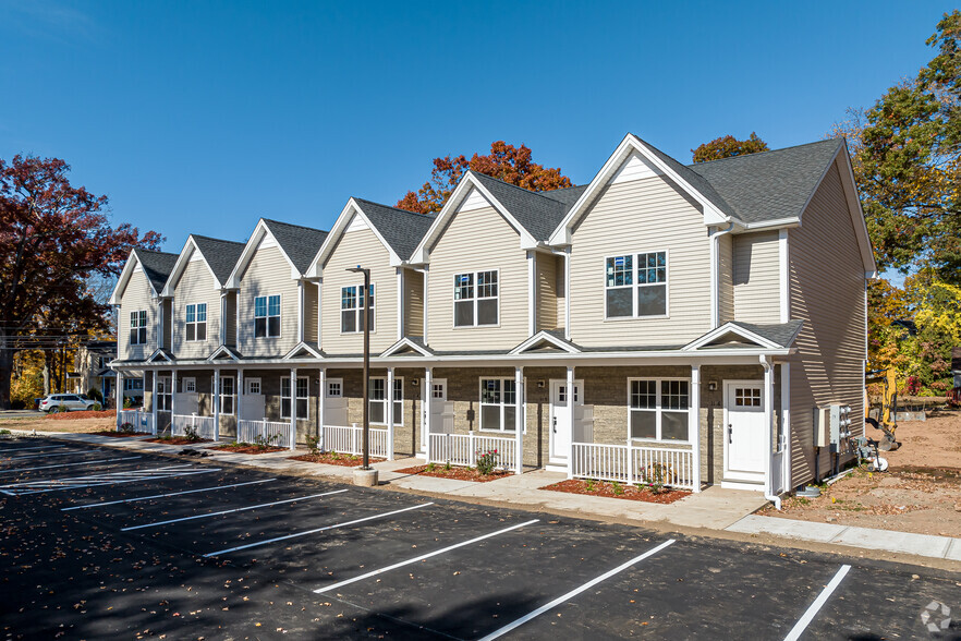 Primary Photo - Apex Townhomes