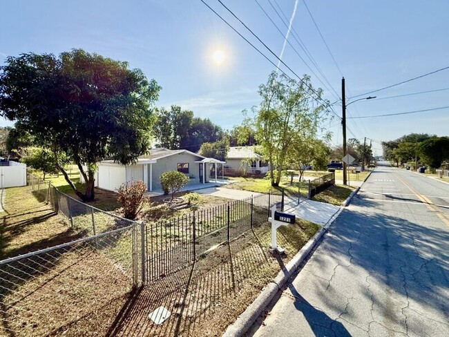 Building Photo - 1221 Jewel Ave